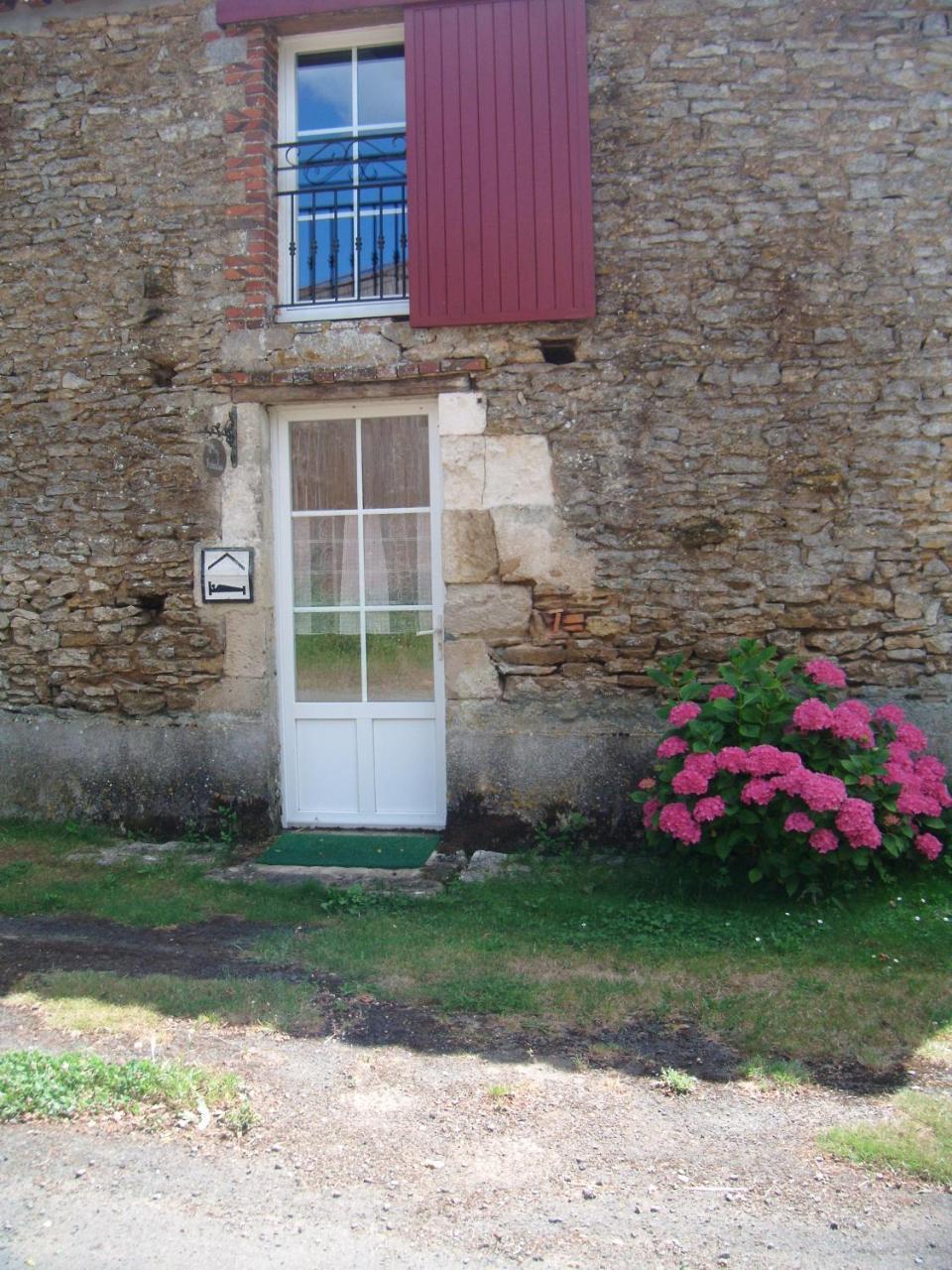 Gite Le Puy Rabasteau Chantonnay Extérieur photo