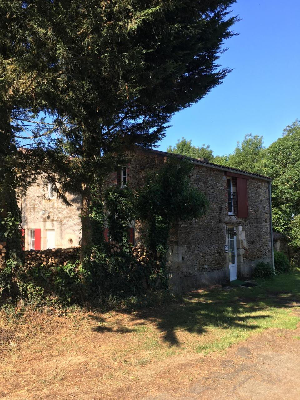 Gite Le Puy Rabasteau Chantonnay Extérieur photo